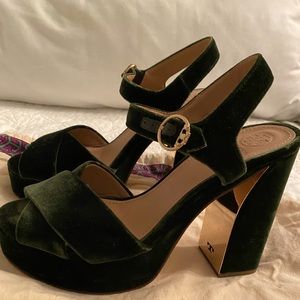 Tory Burch Size 9 Forrest Green Velvet Heels